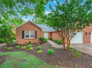122 Fairoaks Dr, Greenville, SC 29615