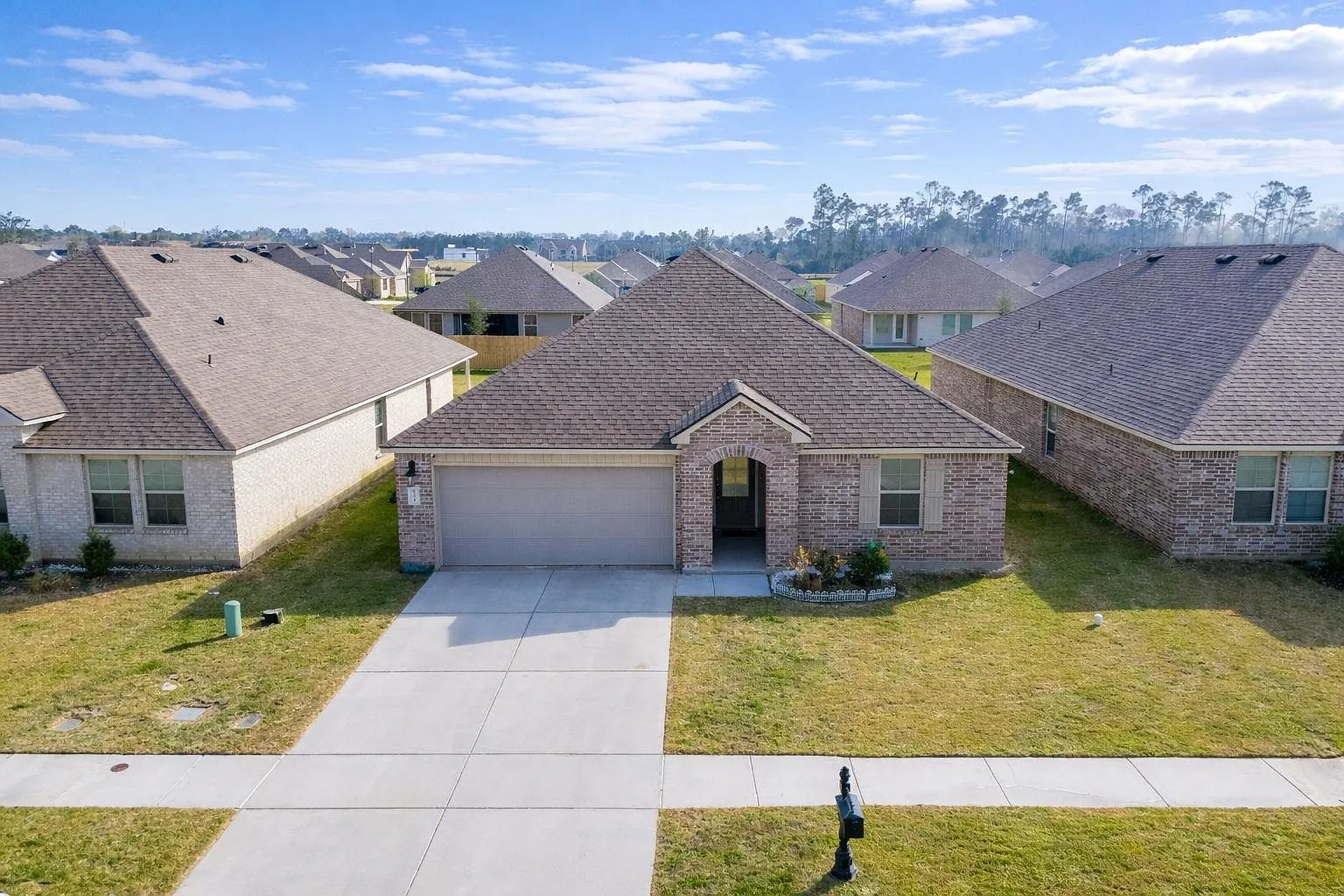 4 bed, 2.0 bath, 1875 sqft, $2,500 — Photo 2