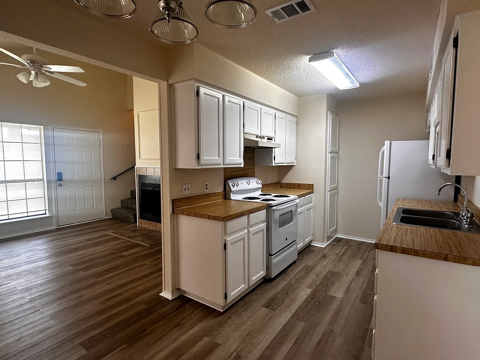 2 bed, 1000 sqft, $1,550 — Photo 4