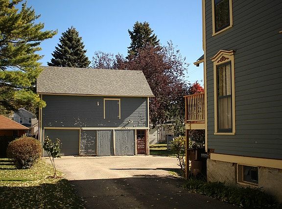 2nd image of 11006 N Woodstock St
