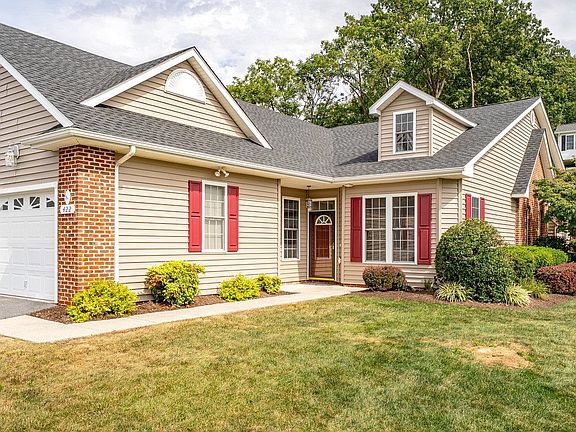 2nd image of 422 Silver Oaks Dr