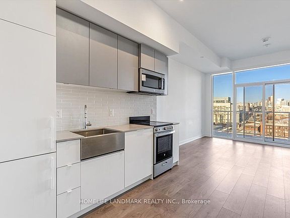 2nd image of 270 Dufferin St #1023