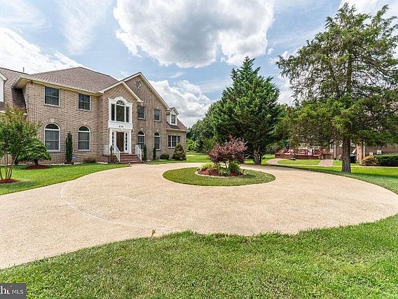3rd image of 4011 Holly Tree Rd