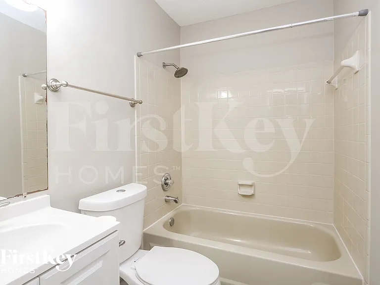 4496 Braemar Dr — Photo 17