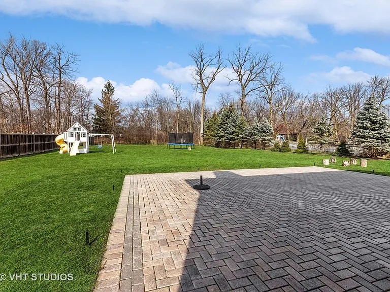 17W234 Massel Ct — Photo 26