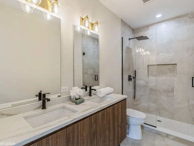 3043 W Irving Park Rd #502 — Photo 13