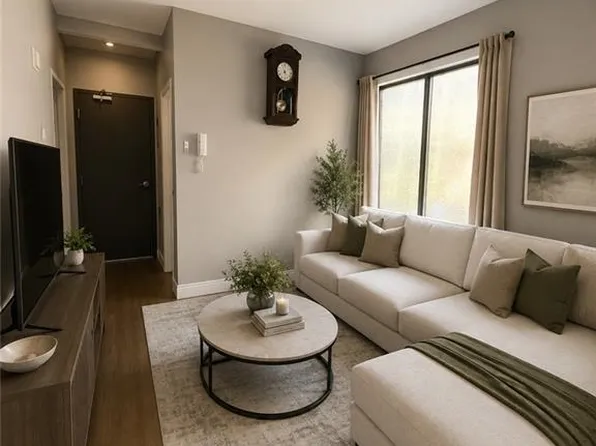 947 Main St E #2, Hamilton, ON L8M 1M9