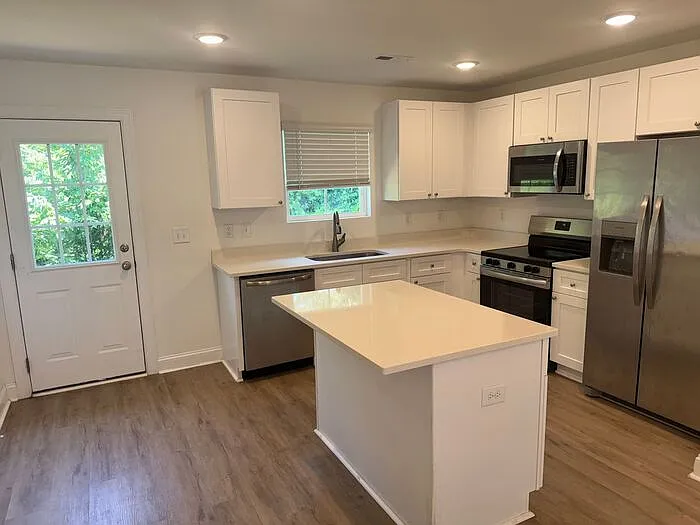 760 Hillside St — Photo 2