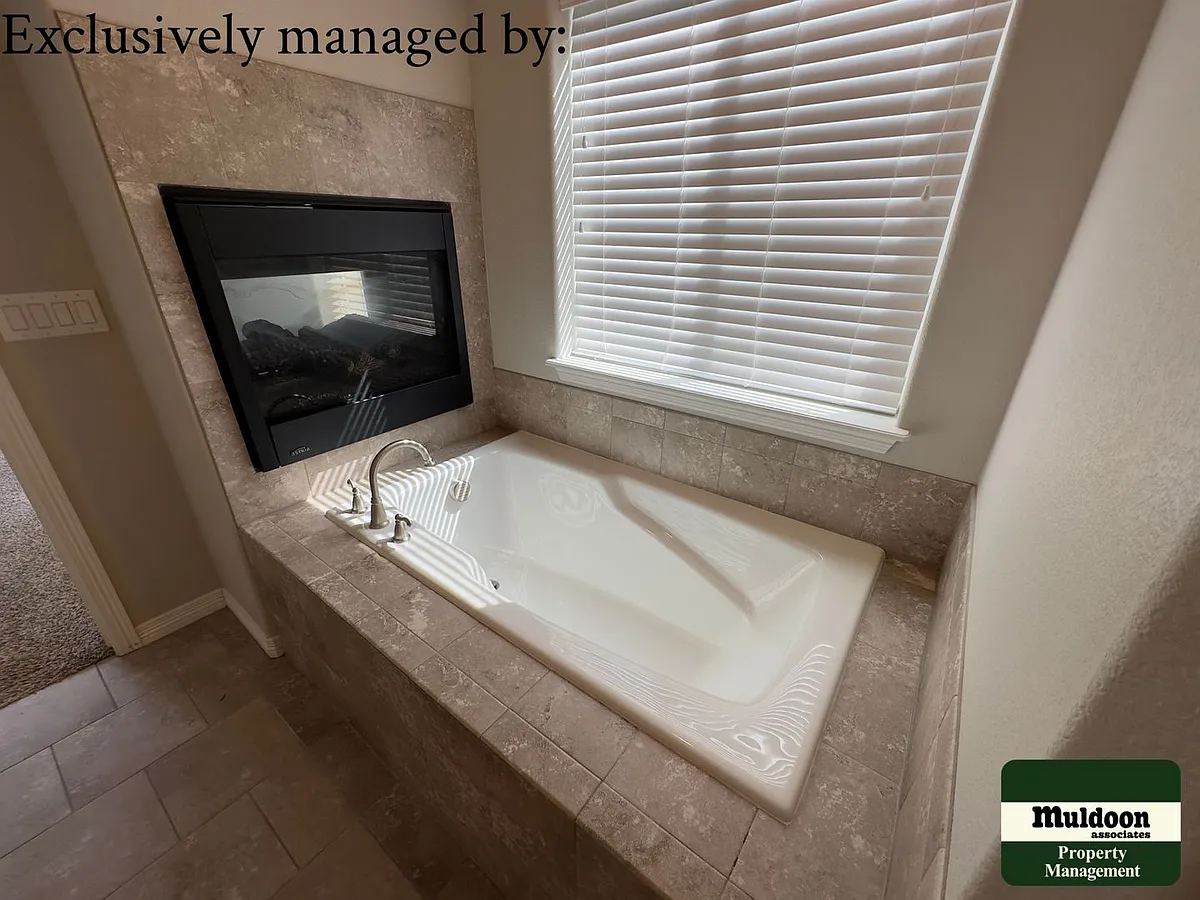 Building Photo - 6838 Black Saddle Dr