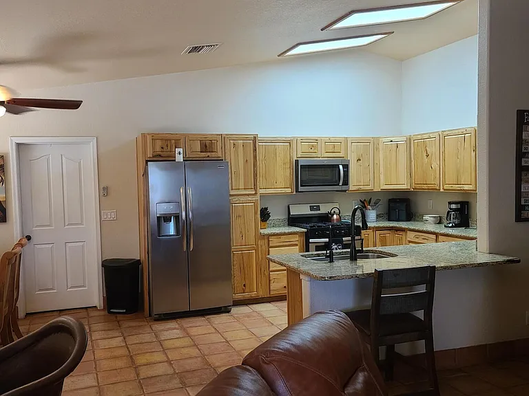 2010 Bombay Dr — Photo 35