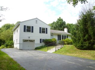 18 Dublin Ln, Poughkeepsie, NY 12603