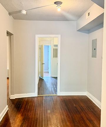 2nd image of 1424 Staples St NE APT 1