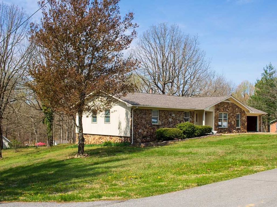 1st image of 307 Fox Dr