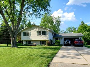 2021 Garden Rd, Aurora, IL 60506