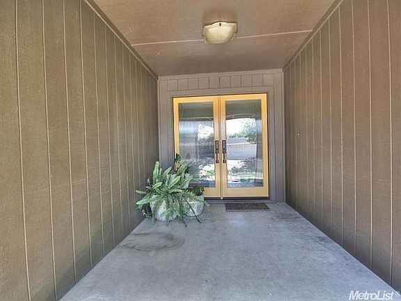 2nd image of 1717 Fairington Ln