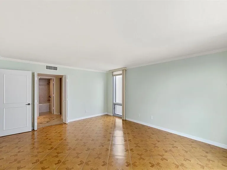 1111 N Gulfstream Ave #16C — Photo 18