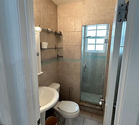3rd image of 913 N Fairfax Ave APT 10