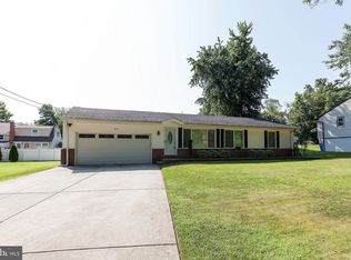 402 New Albany Rd, Moorestown, NJ 08057