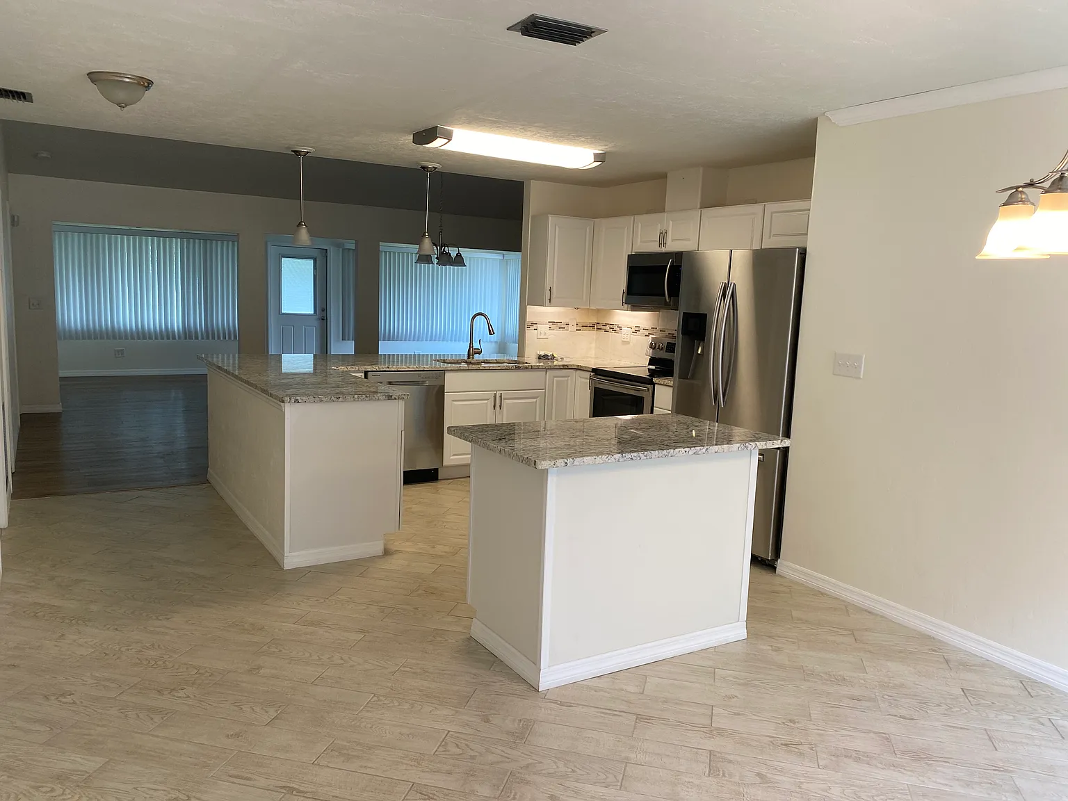 2 bed, 1600 sqft, $2,200 — Photo 2