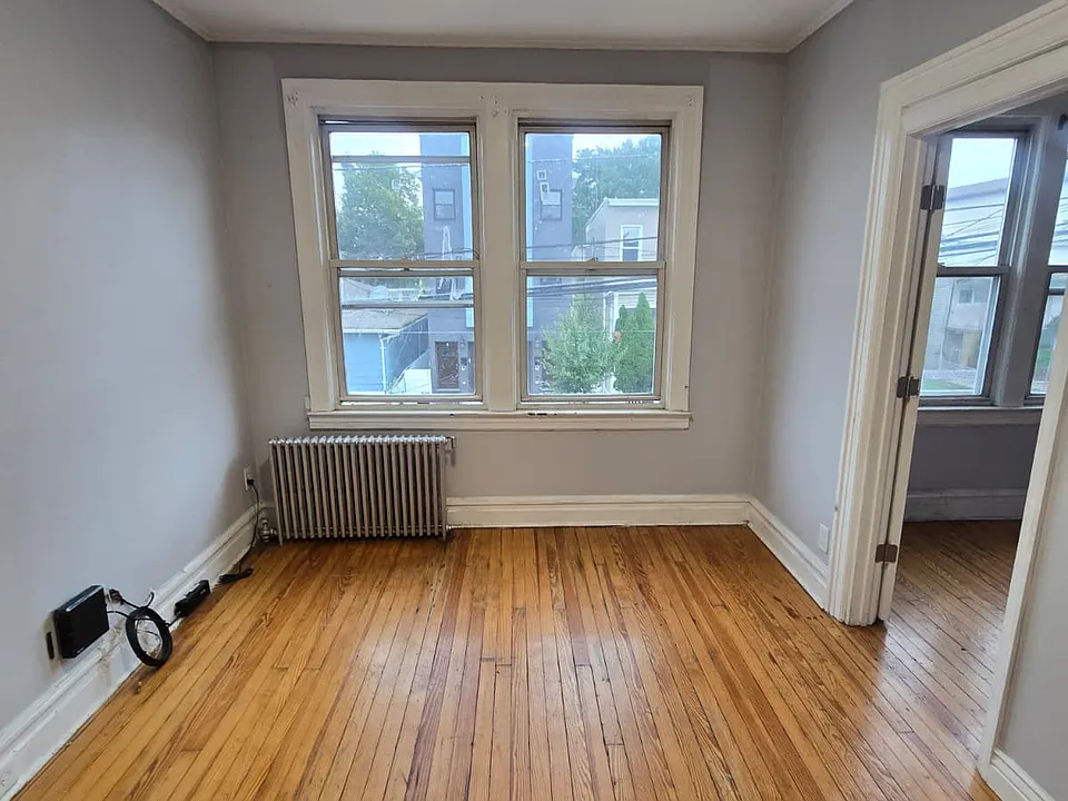 289 Cator Ave #5
