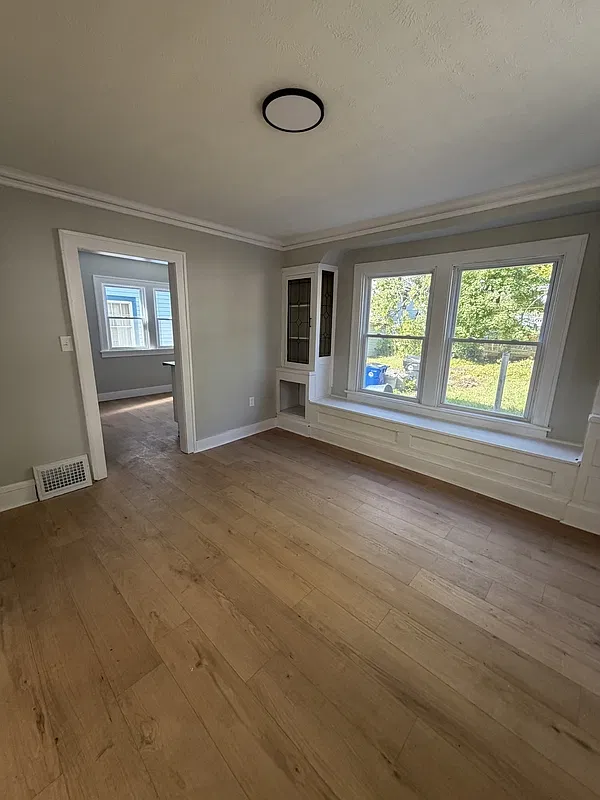 3 bed, 1.0 bath, 1268 sqft, $1,500 — Photo 3