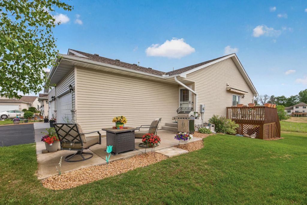 38272 Explorer Cir, North Branch, MN - View 2