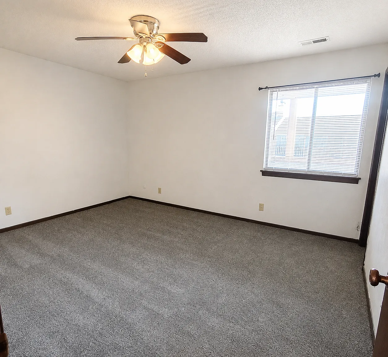 5232 SW 23rd St — Photo 4