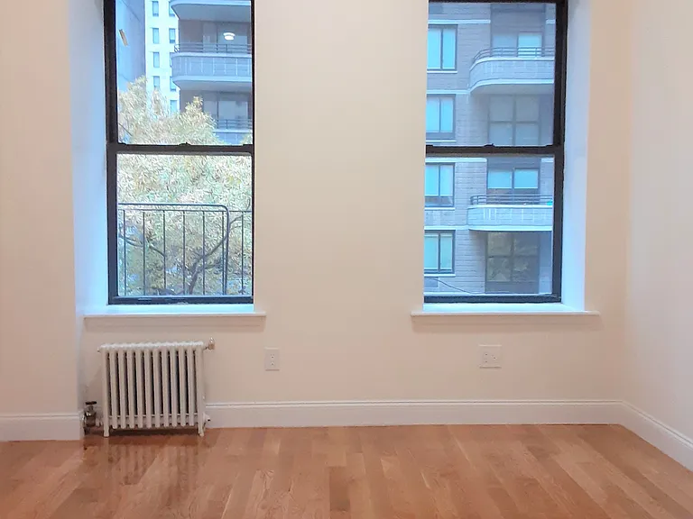 306 E 49th St #5B — Photo 4