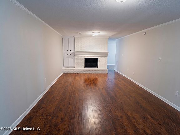 3rd image of 800 Dogwood St