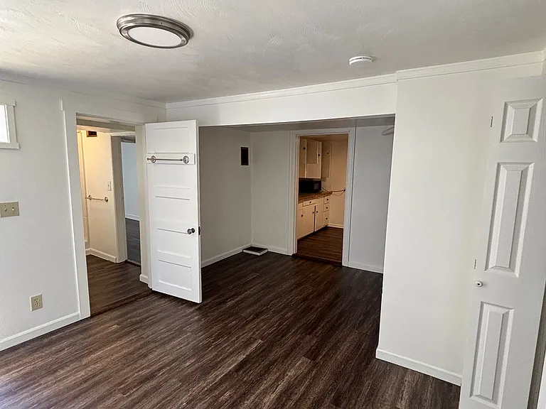 Olympia Court Apartments — Photo 27