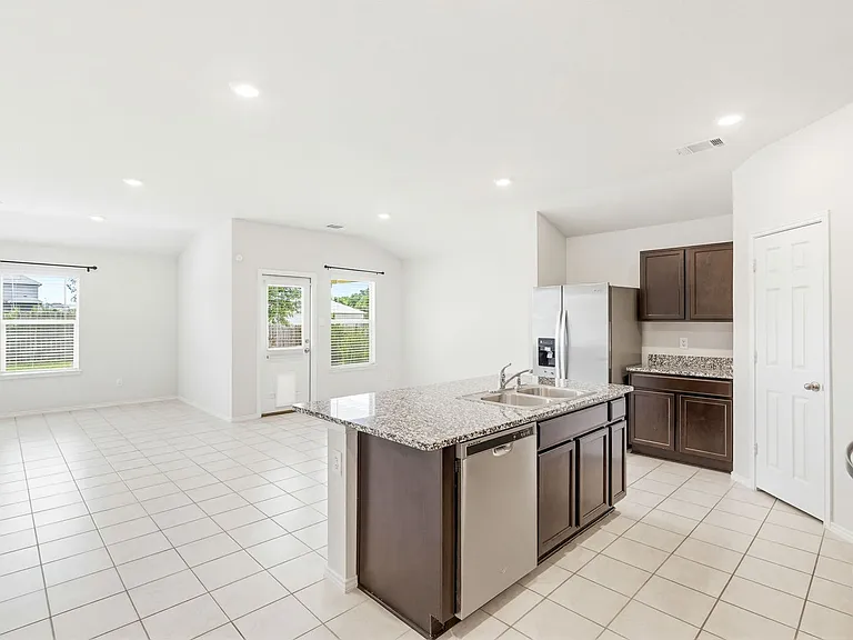 9505 Kensley Rose Dr — Photo 2