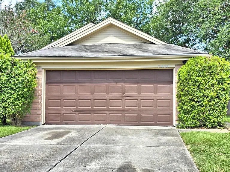 7403 Gateridge Dr — Photo 3