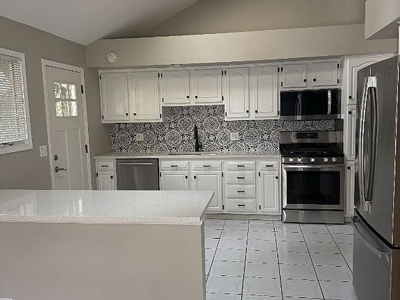 2nd image of 712 Chestnut St