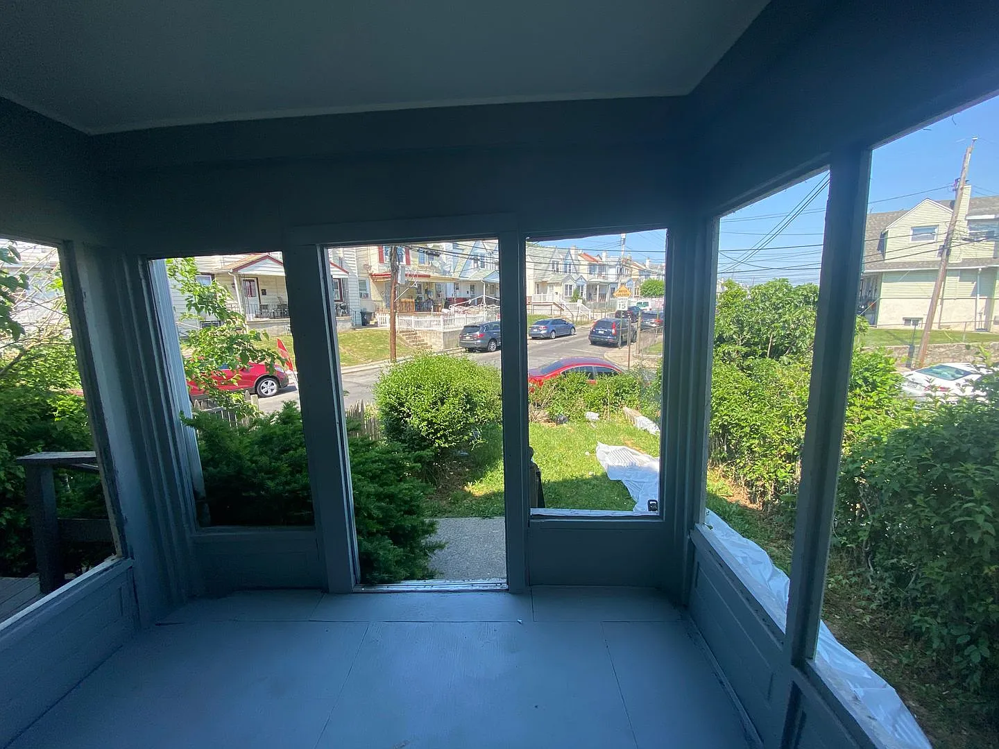 Updated 3BR with Parking & New Kitchen on Quiet Residential Block — Photo 4