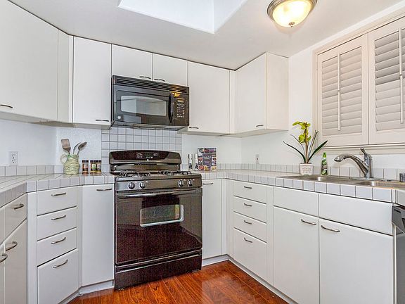 5th image of 422 Rosecrans St APT 7