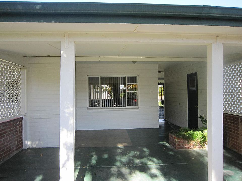 2nd image of 4423 E Piccadilly Rd