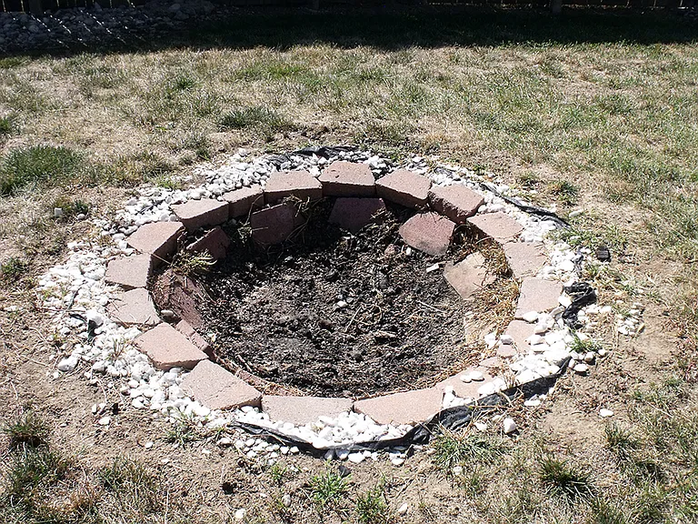 Fire pit (Backyard)