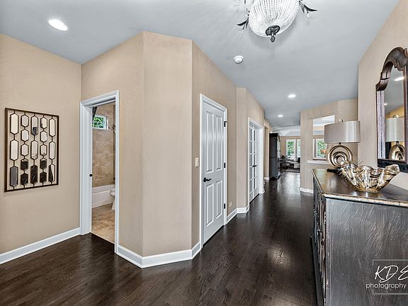 2nd image of 654 Woodglen Ct