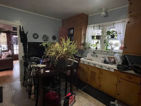 2nd image of 2849 N Pierce St