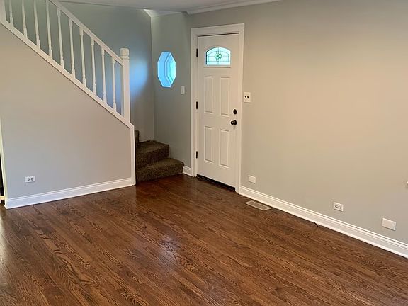 4th image of 8154 Natoma Ave