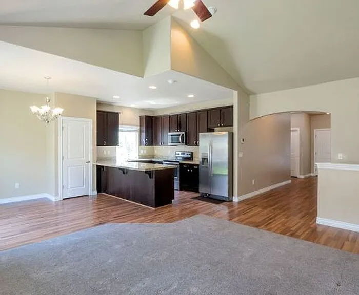 1848 W Woodview Dr — Photo 13