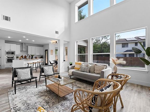 3rd image of 10909 River Plantation Dr