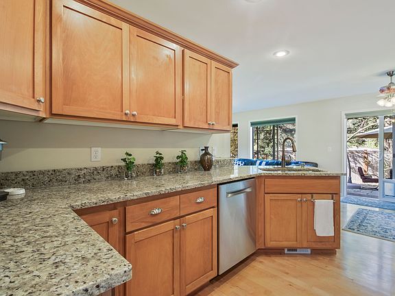 3rd image of 3132 Sugar Loaf St SE