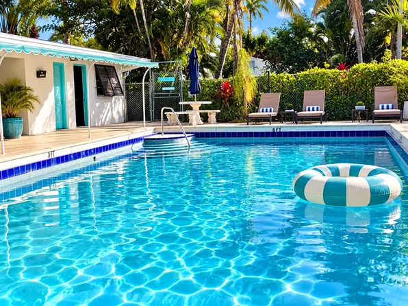 656 Manor Dr #4, Boynton Beach, FL 33435
