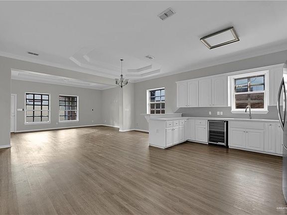 5th image of 2621 Easy St