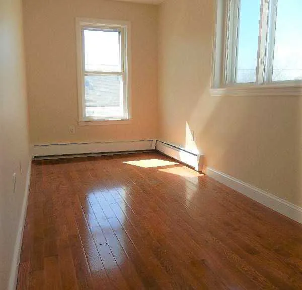 Leyden St — Photo 13