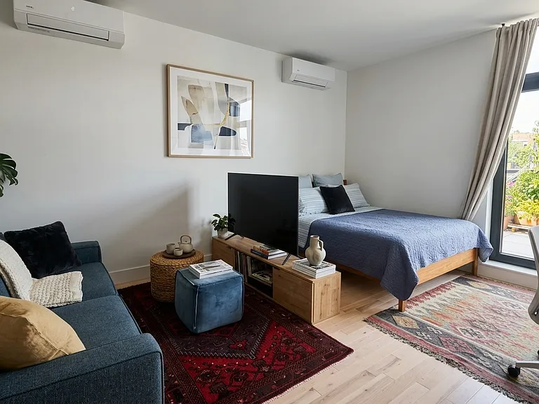 126 Winthrop St #4 — Photo 2
