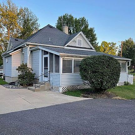 Screened-in back porch
