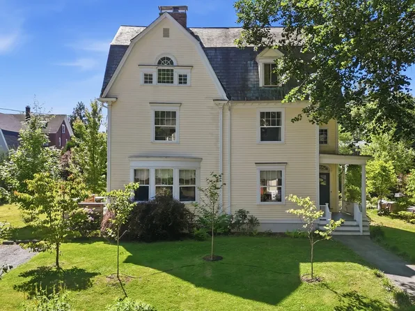 63 Dryads Grn, Northampton, MA 01060