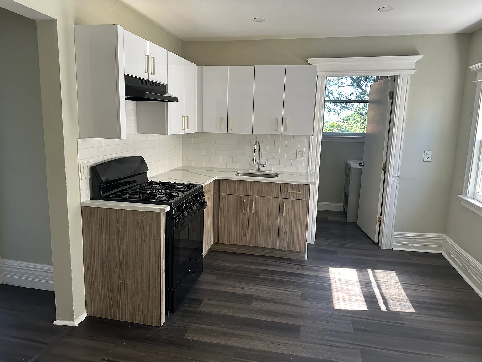 3 bed, 650 sqft, $2,350 — Photo 2